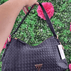 CARTERA DE HOMBRO GUESS NEGRA C/LOGO TRIANGULO