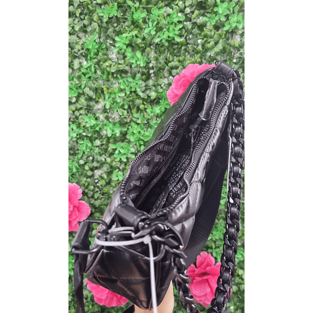 CARTERA DE HOMBRO JUICY NEGRA +CORREA LARGA ACOLCHADA
