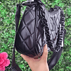 CARTERA DE HOMBRO JUICY NEGRA +CORREA LARGA ACOLCHADA
