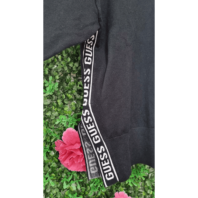SWEATER GUESS NEGRO FRANJA EN BRAZOS TALLA S