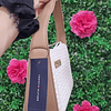 CARTERA DE HOMBRO TOMMY BEIGE CON CAFE