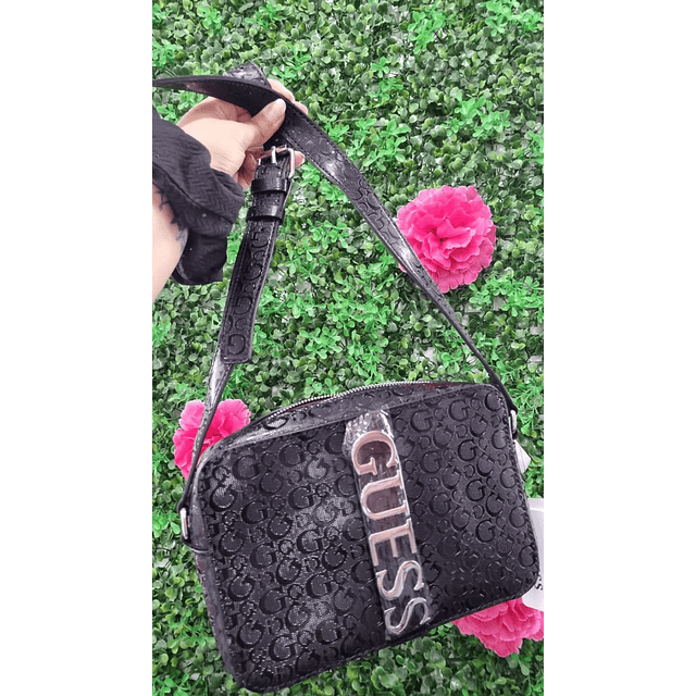CROSSBODY GUESS NEGRO DE CHAROL
