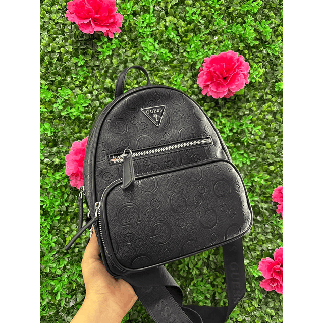 MOCHILA GUESS CON CORREAS GRUESAS