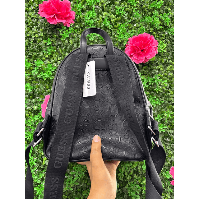 MOCHILA GUESS CON CORREAS GRUESAS