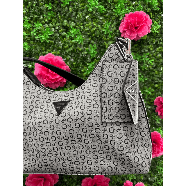 CARTERA GUESS GRIS CON LETRAS NEGRAS