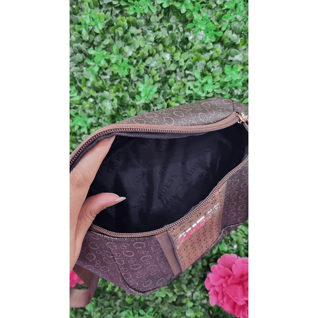 BANANO GUESS CAFE OSCURO C/FRANJA CLARA