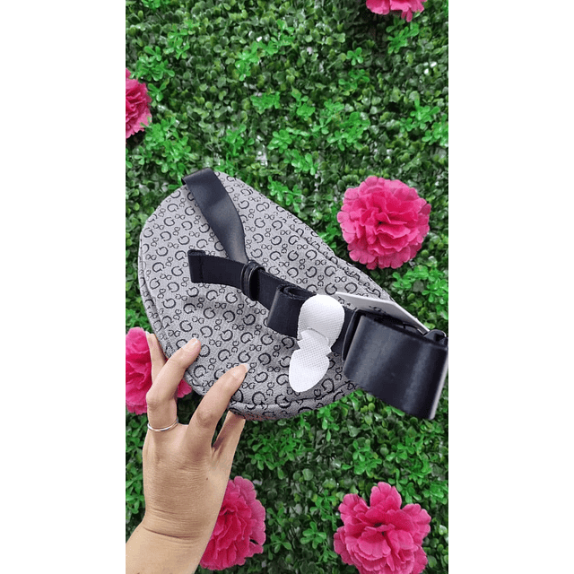 BANANO MUJER GRIS CON LETRAS NEGRAS