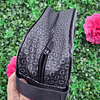 BOLSO NECESSER GUESS HOMBRE NEGRO CON LETRAS GRIS