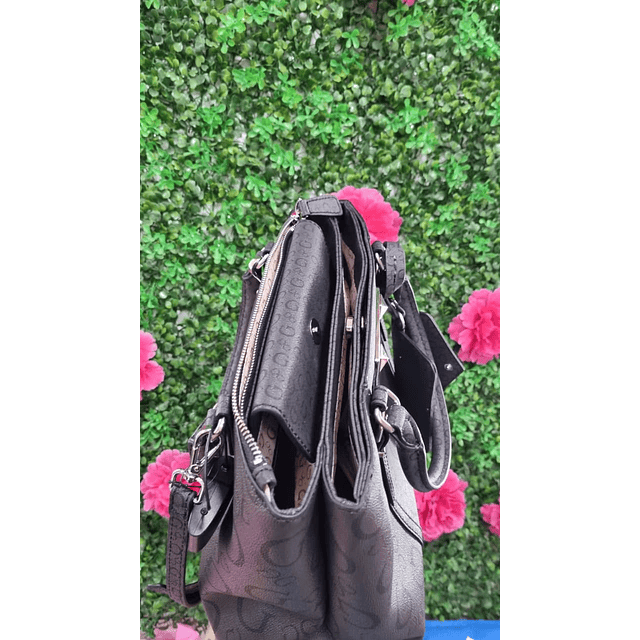 CARTERA GUESS CON CORREA LARGFA Y MONEDERO