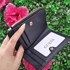 BILLETERA GUESS MEDIANA CON BROCHE