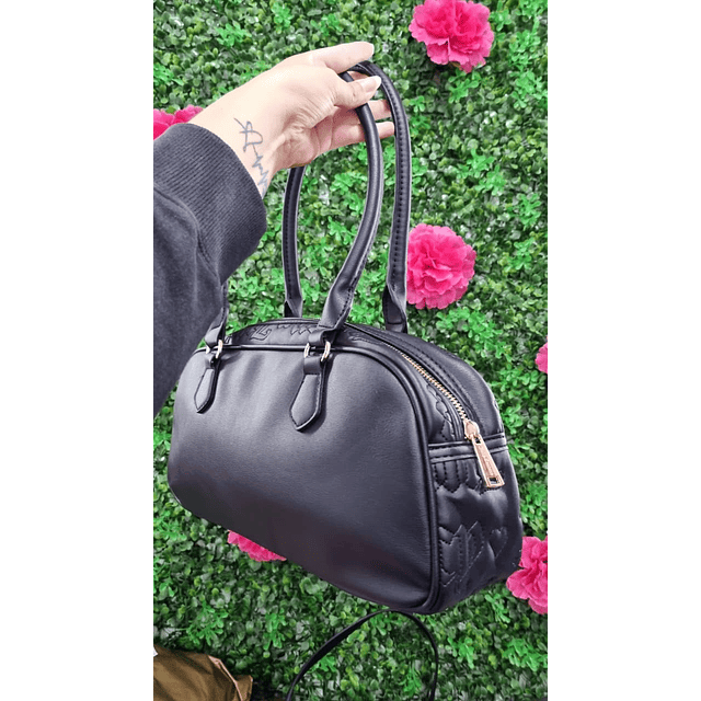 CARTERA DE HOMBRO JUICY NEGRA CON CORAZON CON BRILLOS