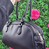 CARTERA DE HOMBRO JUICY NEGRA CON CORAZON CON BRILLOS