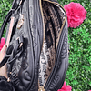 CARTERA DE HOMBRO JUICY NEGRA CON CORAZON CON BRILLOS