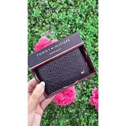 BILLETERA HOMBRE TH - TOMMY HILFIGER CON LOGOS RELIEVE