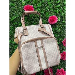 PAÑALERA GUESS TIPO MOCHILA ROSADA