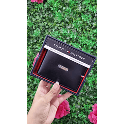 BILLETERA HOMBRE NEGRA TOMMY CON LOGO PLATEADO