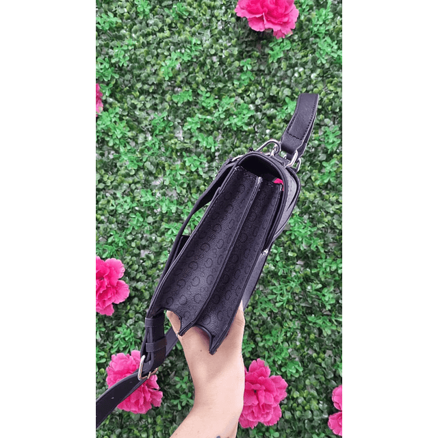 CARTERA CROSSBODY CON TAPA GUESS