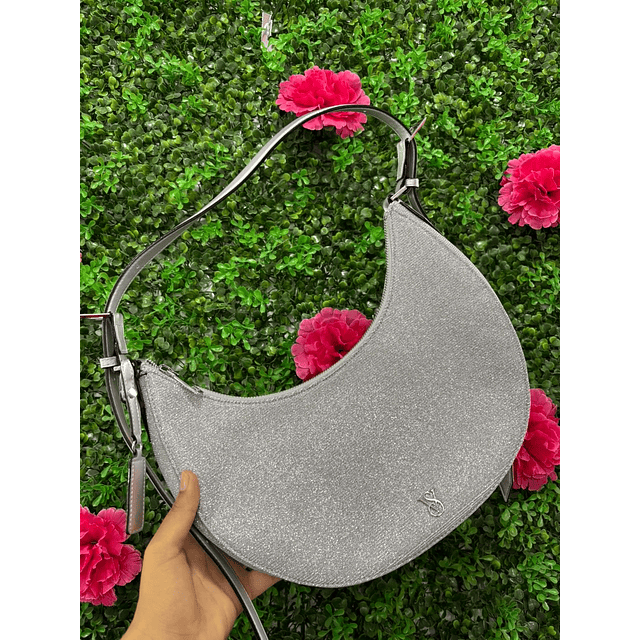 CARTERA PLATEADA CON BRILLO VS MEDIA LUNA
