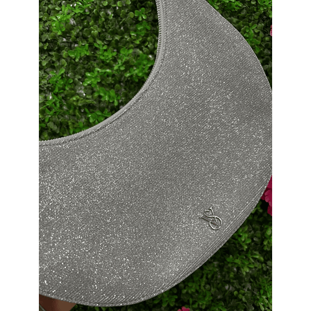 CARTERA PLATEADA CON BRILLO VS MEDIA LUNA