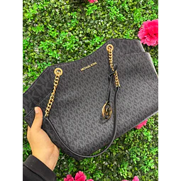 CARTERA MK NEGRA MONOGRAMA TIPO BESO