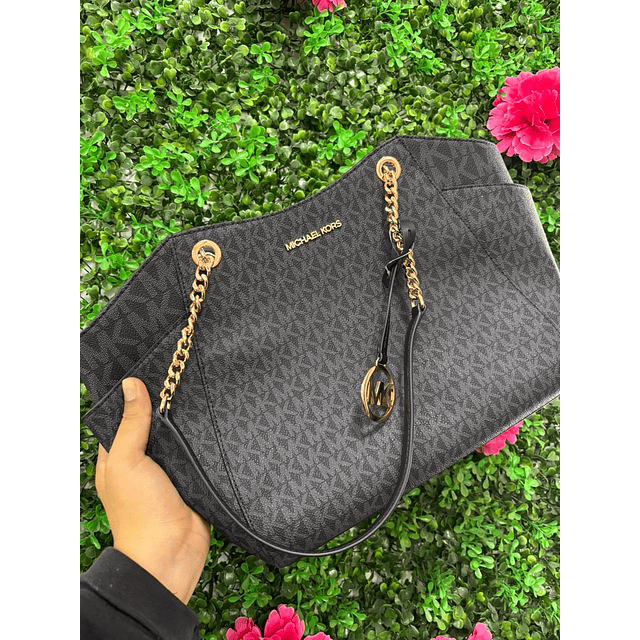 CARTERA MK NEGRA MONOGRAMA TIPO BESO