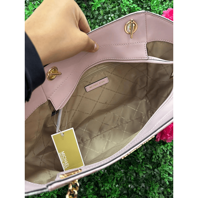 CARTERA MK ROSADA TIPO BESO