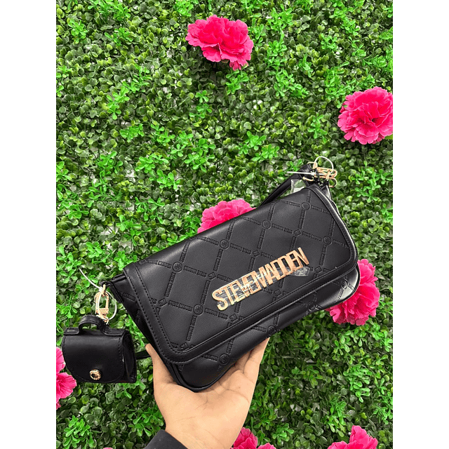 CARTERA DE HOMBRO STEVE MADDEN CON LETRAS DORADAS