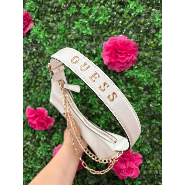 CARTERA GUESS BLANCA CON LETRAS DORADAS