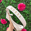 CARTERA GUESS BLANCA CON LETRAS DORADAS