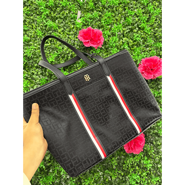 TOTE TOMMY NEGRO CON LINEAS