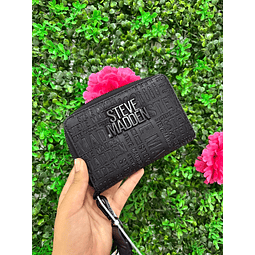 BILLETERA NEGRA CON RELIEVE STEVE MADDEN