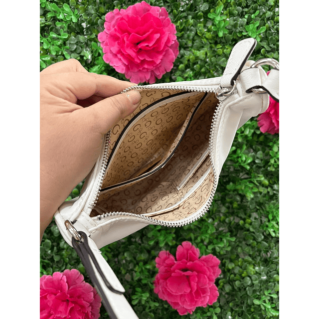CARTERA GUESS LUNA BLANCA CON MONEDERO