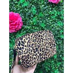 COSMETIQUERO VS LEOPARDO