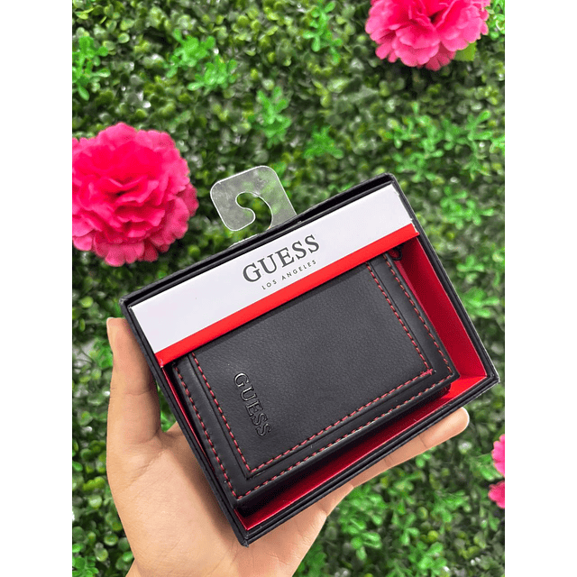 BILLETERA NEGRA GUESS PEGABLE