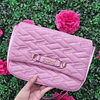 CARTERA GUESS ROSADA CON TAPA Y CADENAS