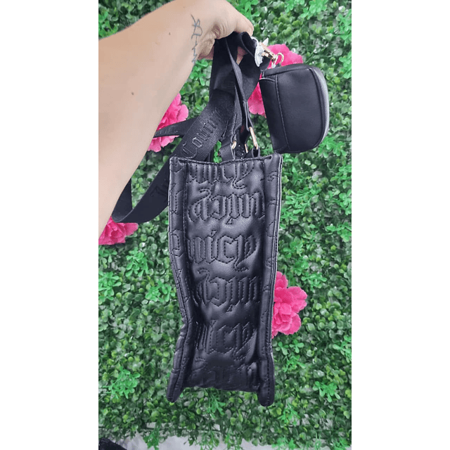 TOTE JUICY MEDIANO NEGRO LOGO JC Y CORAZONES