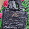 TOTE JUICY MEDIANO NEGRO LOGO JC Y CORAZONES