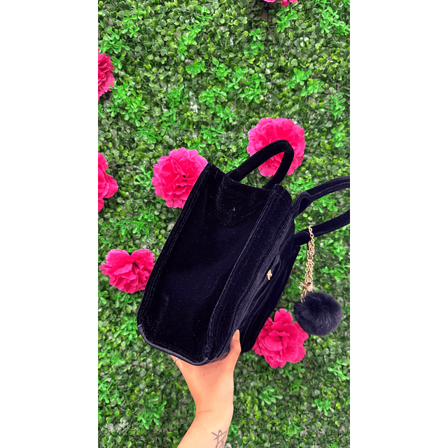 TOTE GUESS MEDIANO GAMUZA POMPON