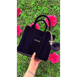 TOTE GUESS MEDIANO GAMUZA POMPON