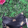 CARTERA LUNA STEVE MADDEN NEGRA CON 2 BROCHES