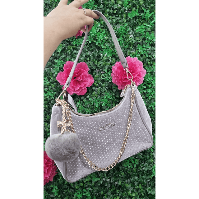 CARTERA LUNA GUESS GRIS CON BRILLANTES + POMPON