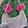 CARTERA LUNA GUESS GRIS CON BRILLANTES + POMPON