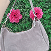 CARTERA LUNA GUESS GRIS CON BRILLANTES + POMPON