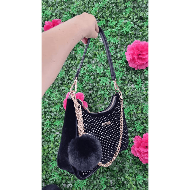 CARTERA LUNA GUESS NEGRA CON BRILLANTES + POMPON