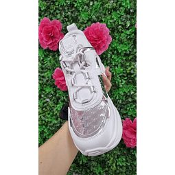 ZAPATILLA OLYMPIA PLATEADA NRO 9