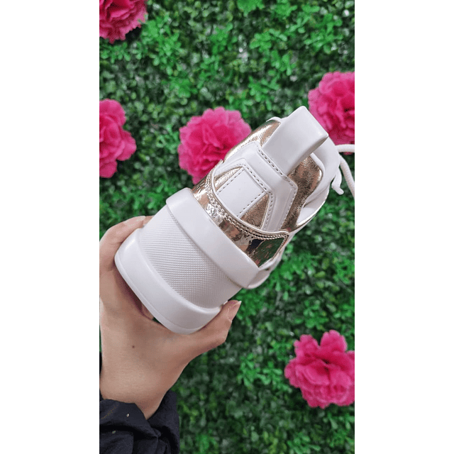 ZAPATILLA OLYMPIA DORADA NRO 9