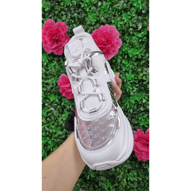 ZAPATILLA OLYMPIA PLATEADA NRO 8