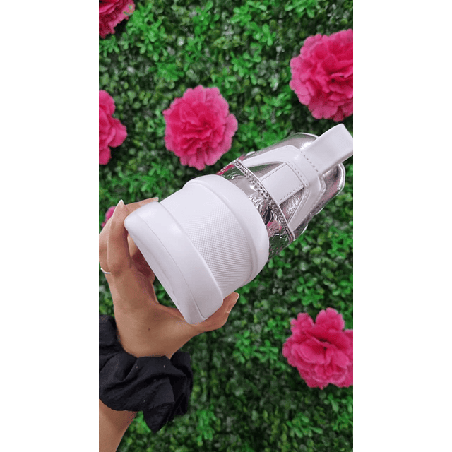 ZAPATILLA OLYMPIA PLATEADA NRO 8