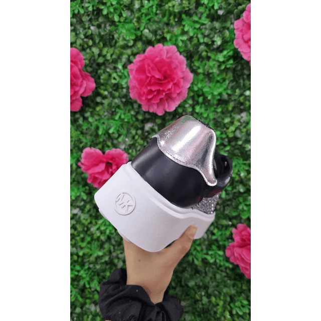 ZAPATILLAS ROMEY NEGRAS C/BRILLOS NRO 39.5