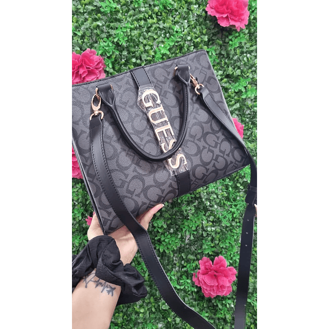 CARTERA GUESS LOGO VERTICAL DORADO DOBLE CORREA